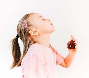 چرا بعضی کودکان به عطر حساسیت دارند؟